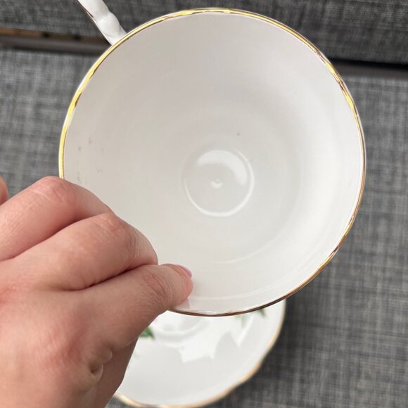 Regency Cup and Saucer Bone China Red Hibiscus Flower Gold Trim 3" Tall Tea Cup - Picture 5 of 9